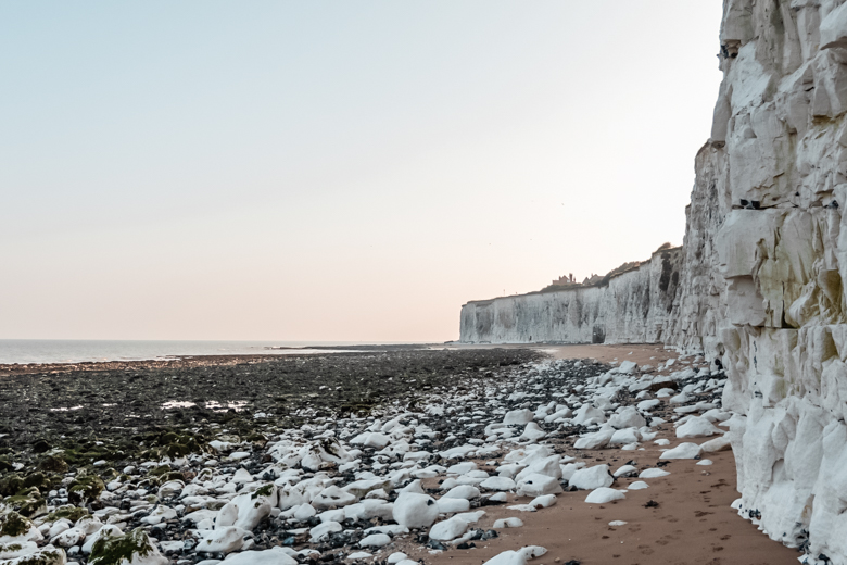 White cliffs and rocky beach on a walk from Margate to Broadstairs
