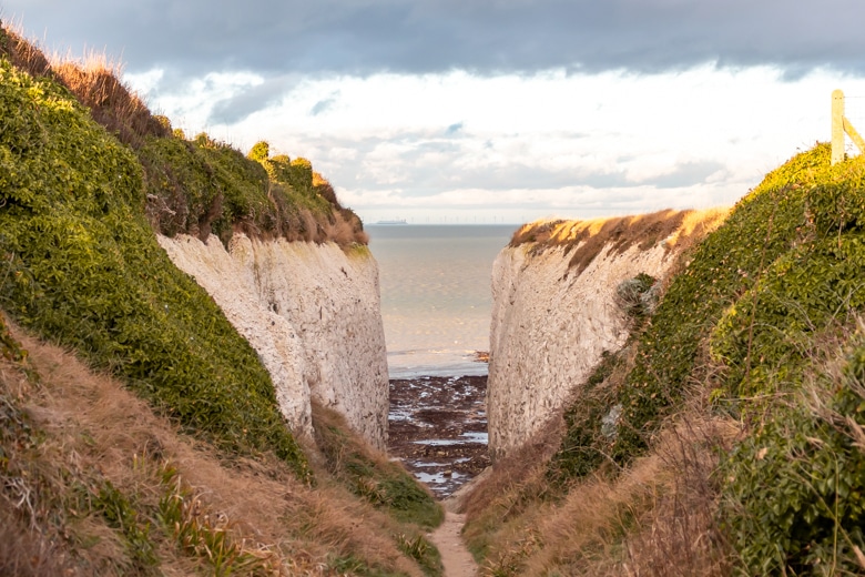 Narrow path leading to the Kingsgate Bay Sea Arch, Broadstairs - walk from Ramsgate to Margate