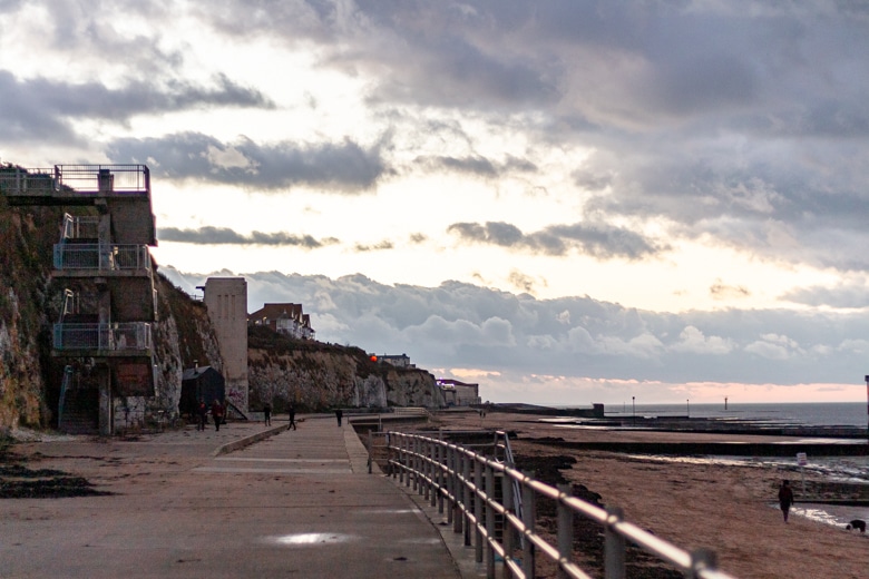 Promenade leading to the Cliftonville Lido - walk from Ramsgate to Margate